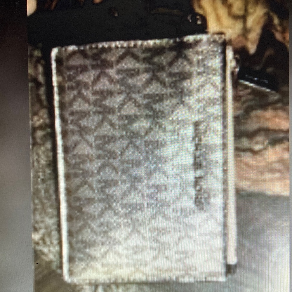 Michael Kors Designer Wallet New never used - Picture 3 of 6